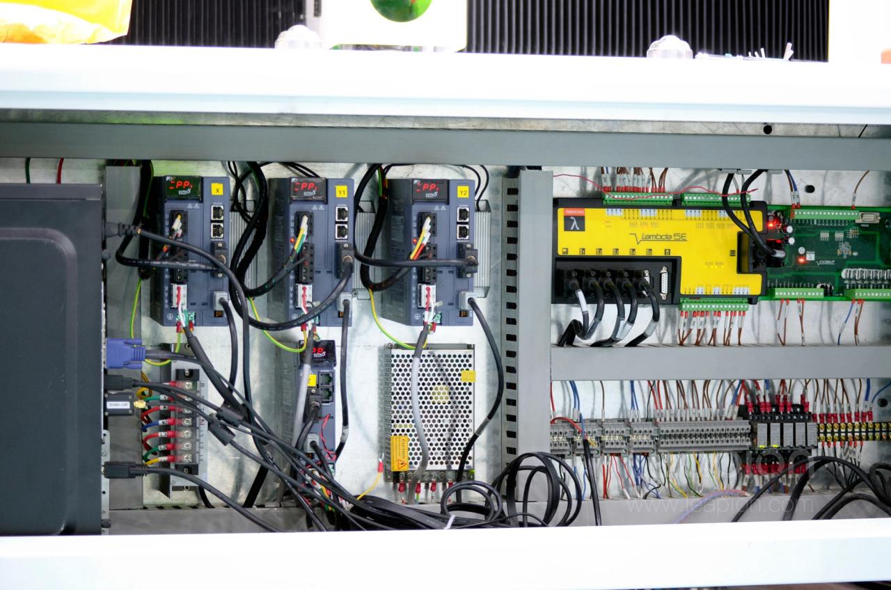 1500*3000mm 500w Racuys Or Ipg Fiber Laser Cutting Machine 1500*3000mm 500w Racuys sau mașină de tăiat cu laser cu fibră Ipg