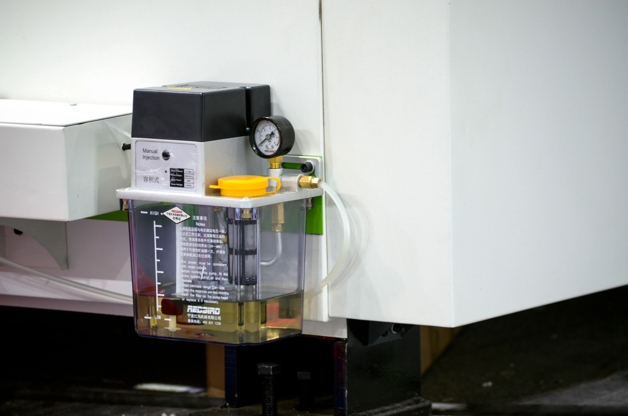 1500*3000mm 500w Racuys Or Ipg Fiber Laser Cutting Machine 1500*3000mm 500w Racuys sau mașină de tăiat cu laser cu fibră Ipg