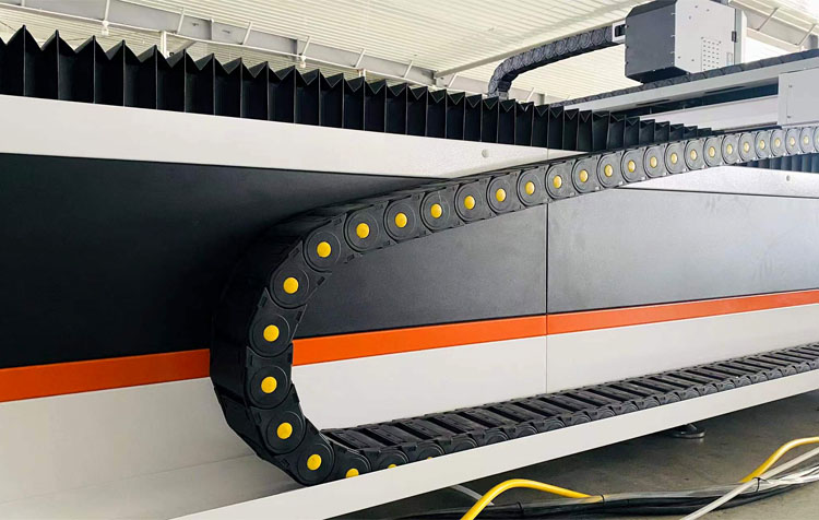 Mașină de tăiat cu laser cu fibre 3015 pentru tăierea de mare viteză a materialelor metalice de 1-6 mm