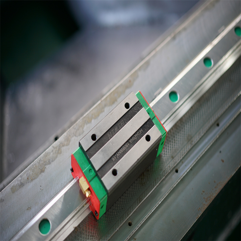 Fabricarea laserului CNC 500W 1000W 2000W Mașină de tăiat cu laser cu fibre din oțel inoxidabil