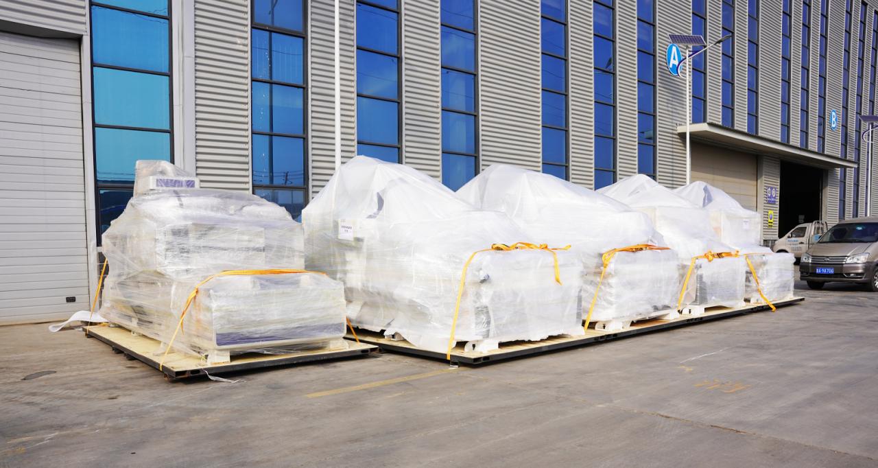 Laser Source 2000w 3000w Fiber Laser Cutting Machine Sursă laser 2000w 3000w Mașină de tăiat cu laser cu fibră